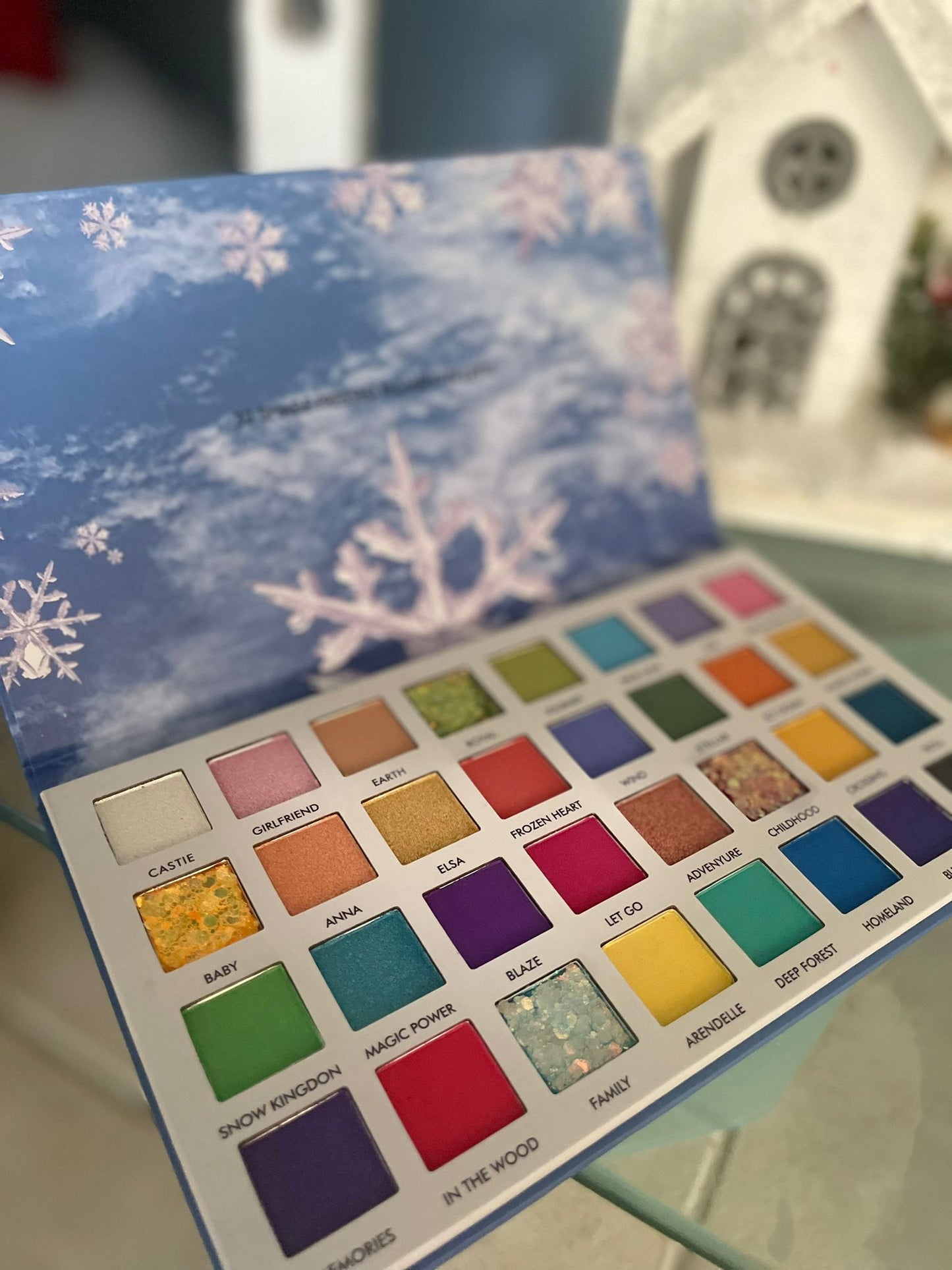 KB Snow Year-Wide Eyeshadow Palette